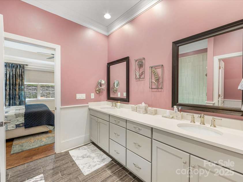 5030 Waldron Meadow Drive, Charlotte, NC 28226.  MLS# CAR4261235, YatesRealty ID 21019. Primary Bathroom