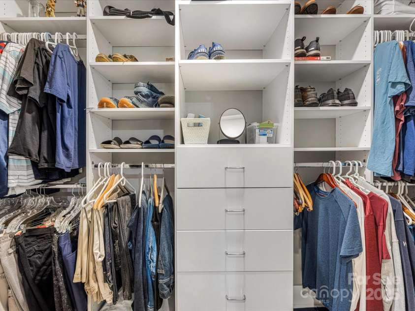 5030 Waldron Meadow Drive, Charlotte, NC 28226.  MLS# CAR4261235, YatesRealty ID 21019. Walk-In Closet
