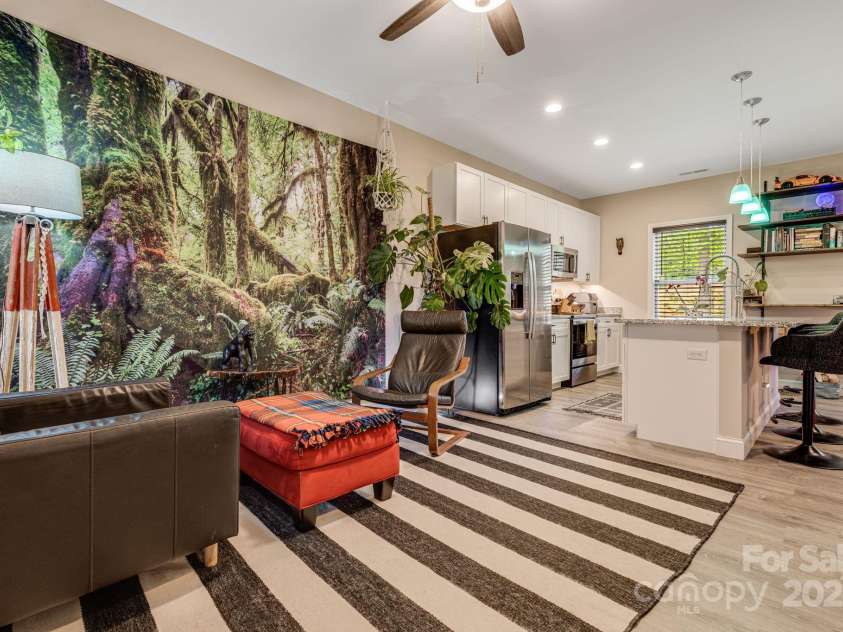 19 Shadowlawn Drive, Asheville, NC 28806.  MLS# CAR4258649, YatesRealty ID 21020. 