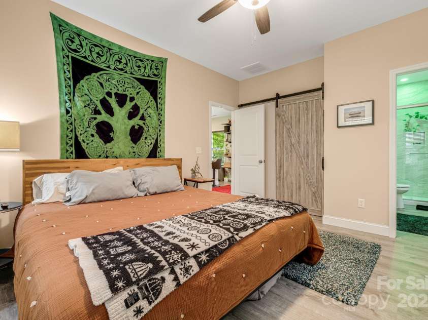 19 Shadowlawn Drive, Asheville, NC 28806.  MLS# CAR4258649, YatesRealty ID 21020. 