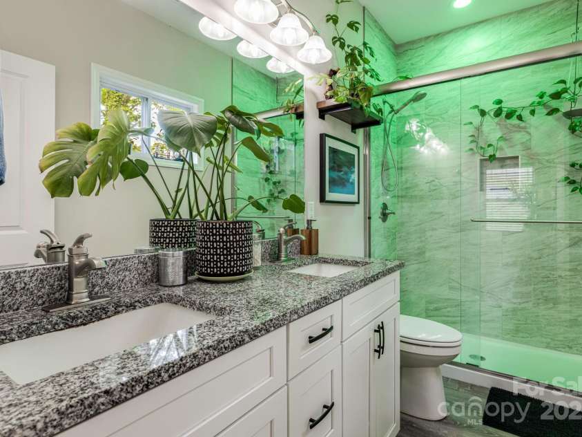 19 Shadowlawn Drive, Asheville, NC 28806.  MLS# CAR4258649, YatesRealty ID 21020. 