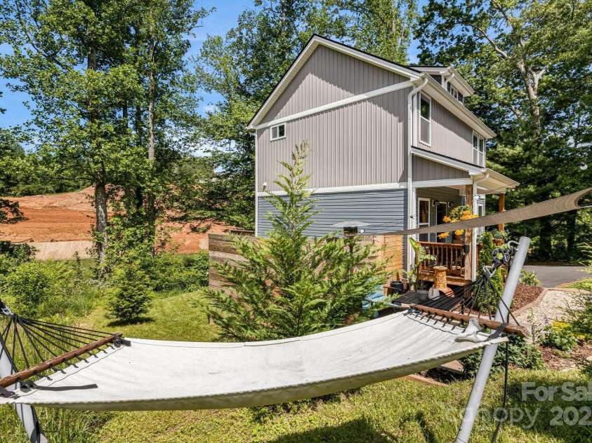 19 Shadowlawn Drive, Asheville, NC 28806.  MLS# CAR4258649, YatesRealty ID 21020. 