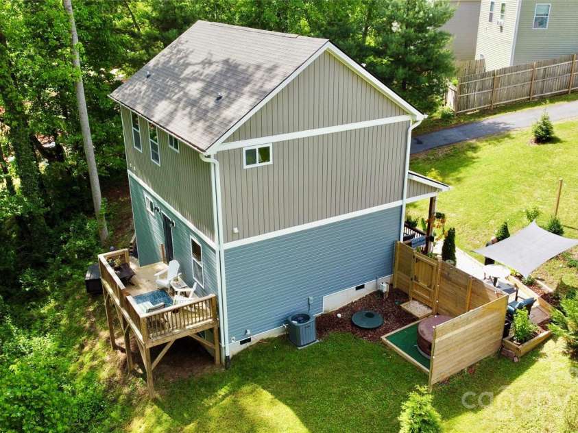 19 Shadowlawn Drive, Asheville, NC 28806.  MLS# CAR4258649, YatesRealty ID 21020. Back corner of home showing siding colors and window placement