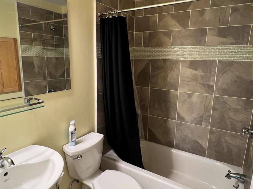 2401 Abbey Circle, Asheville, NC 28805.  MLS# CAR4379167, YatesRealty ID 21020. Updated main bathroom.