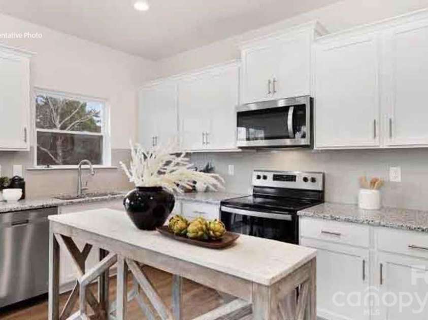 12133 Barred Owl Court, Charlotte, NC 28215.  MLS# CAR4359573, YatesRealty ID 21021. 