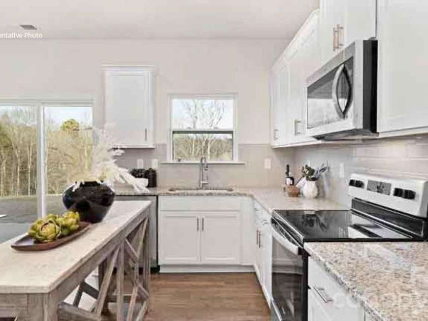 12133 Barred Owl Court, Charlotte, NC 28215.  MLS# CAR4359573, YatesRealty ID 21021. 