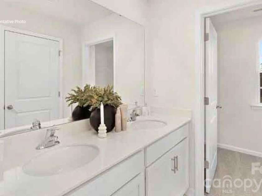12133 Barred Owl Court, Charlotte, NC 28215.  MLS# CAR4359573, YatesRealty ID 21021. 
