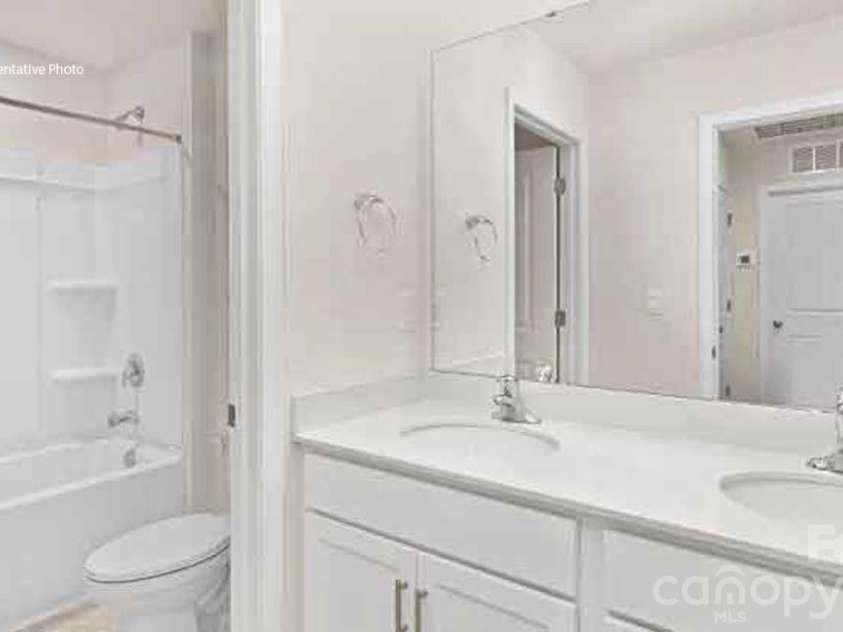 12133 Barred Owl Court, Charlotte, NC 28215.  MLS# CAR4359573, YatesRealty ID 21021. 