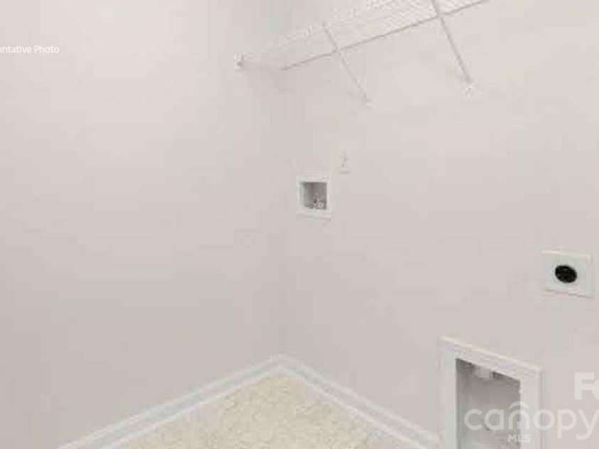 12133 Barred Owl Court, Charlotte, NC 28215.  MLS# CAR4359573, YatesRealty ID 21021. 