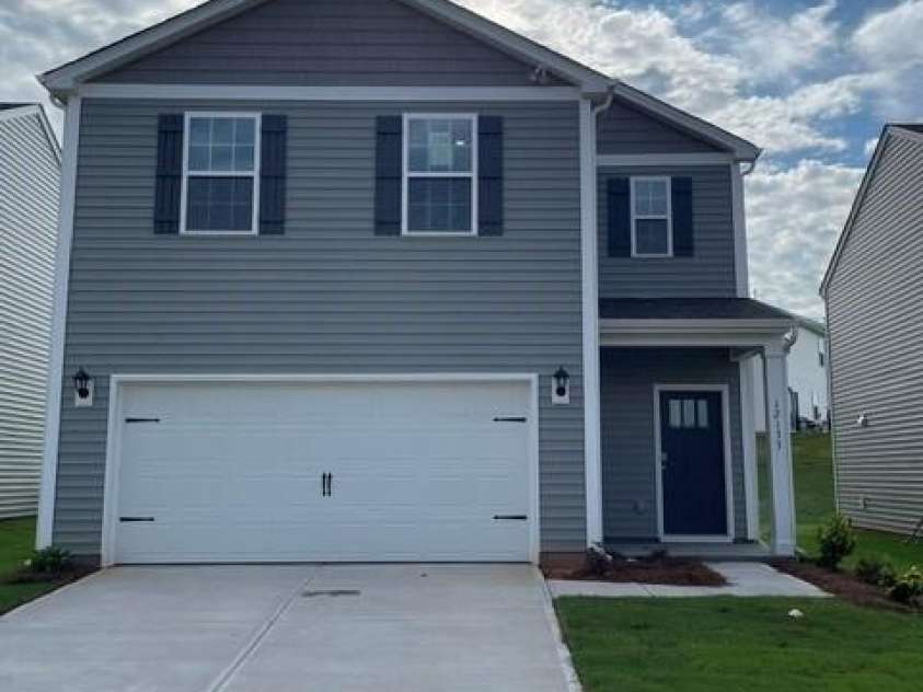 12133 Barred Owl Court, Charlotte, NC 28215.  MLS# CAR4359573, YatesRealty ID 21021. Ready to close!