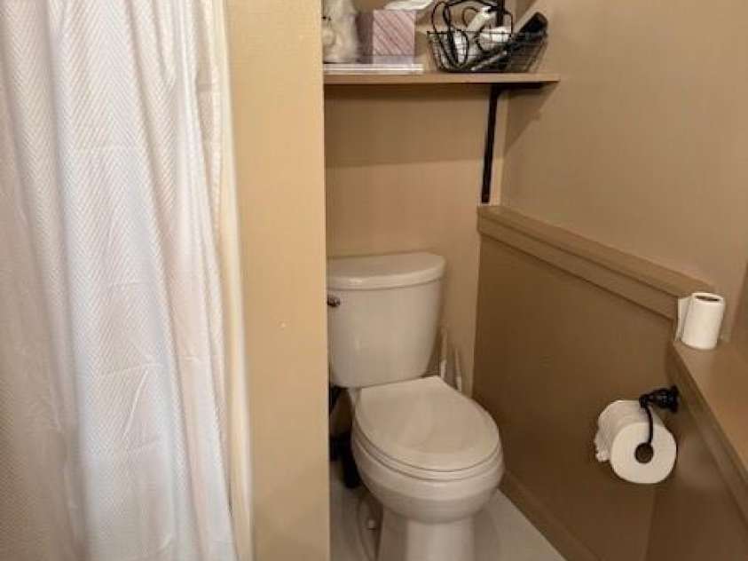 26 Cumberland Drive, Lake Toxaway, NC 28747.  MLS# CAR4262953, YatesRealty ID 21021. Downstairs full bath