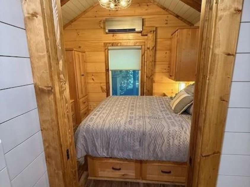 26 Cumberland Drive, Lake Toxaway, NC 28747.  MLS# CAR4262953, YatesRealty ID 21021. Entrance to the Primary Bedroom