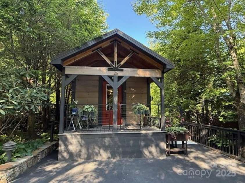 26 Cumberland Drive, Lake Toxaway, NC 28747.  MLS# CAR4262953, YatesRealty ID 21021. Front Entrance to the home from the street