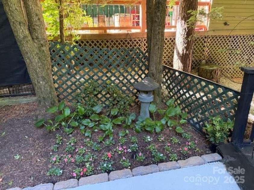 26 Cumberland Drive, Lake Toxaway, NC 28747.  MLS# CAR4262953, YatesRealty ID 21021. Garden spot
