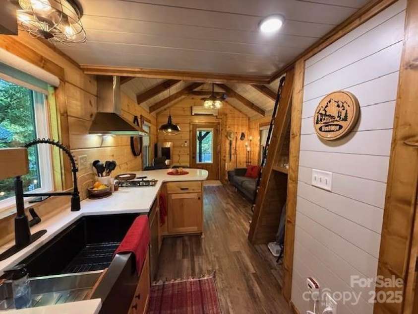 26 Cumberland Drive, Lake Toxaway, NC 28747.  MLS# CAR4262953, YatesRealty ID 21021. Kitchen area into the living room