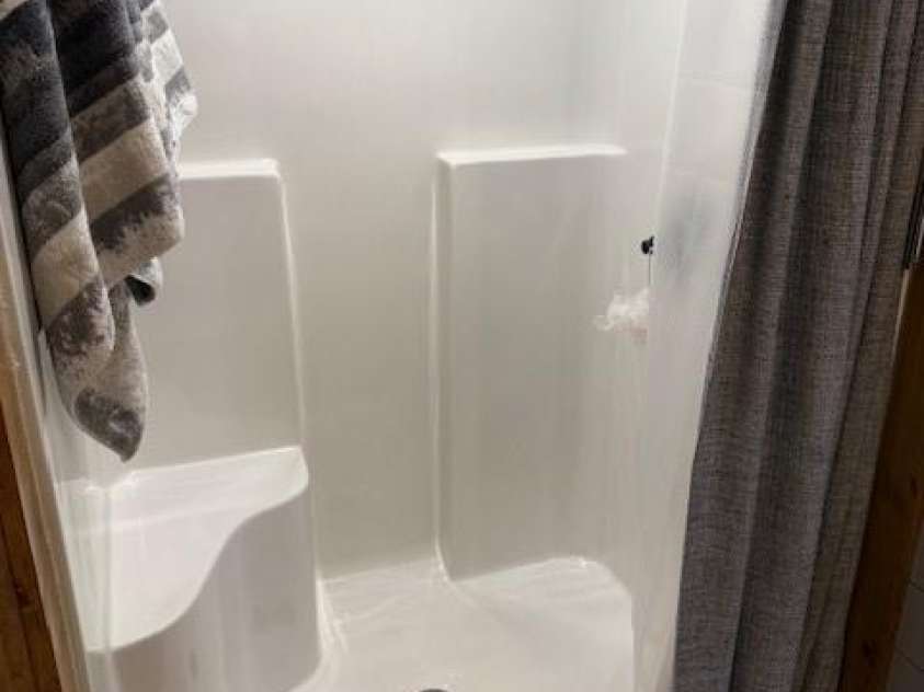 26 Cumberland Drive, Lake Toxaway, NC 28747.  MLS# CAR4262953, YatesRealty ID 21021. Primary bath with full size shower