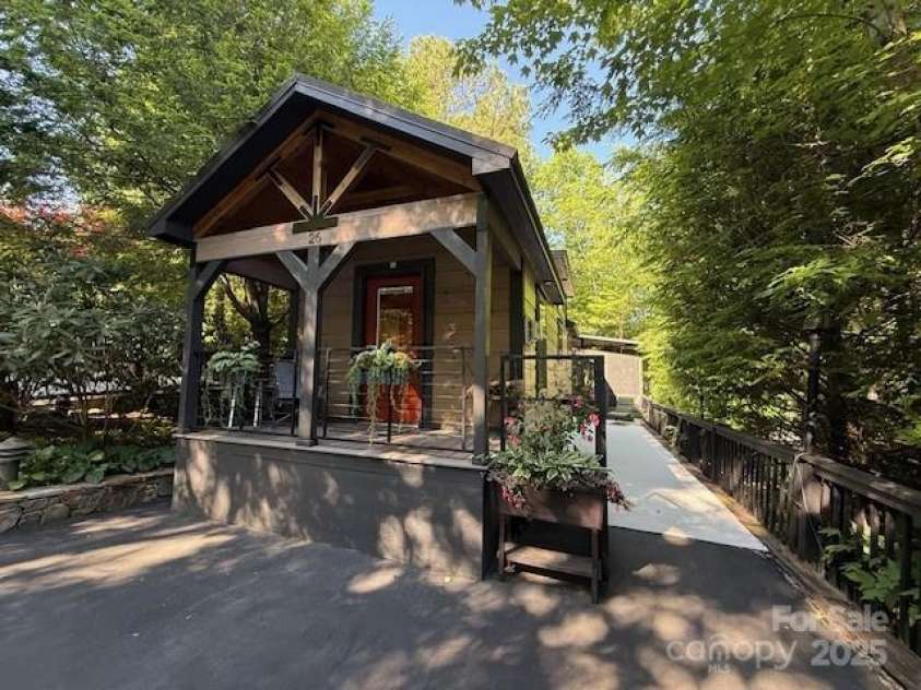26 Cumberland Drive, Lake Toxaway, NC 28747.  MLS# CAR4262953, YatesRealty ID 21021. Welcome Home! 2023 Model