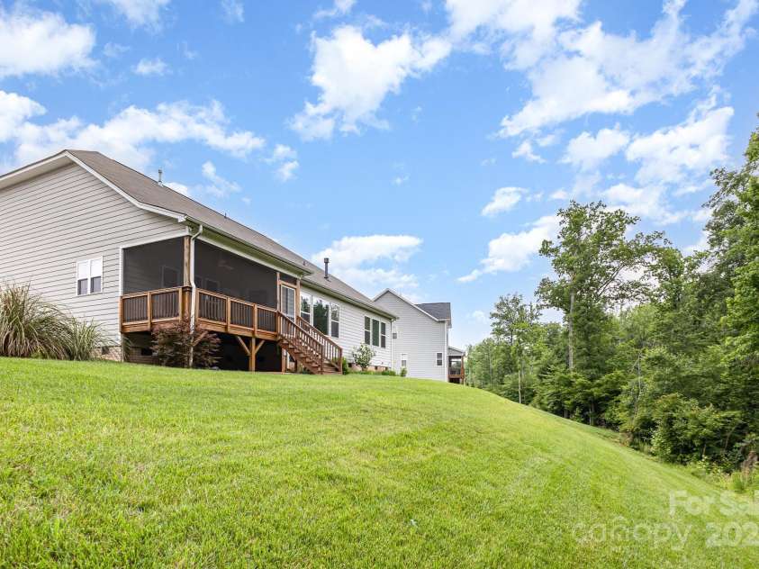 8709 Raven Top Drive, Mint Hill, NC 28227.  MLS# CAR4263622, YatesRealty ID 21023. Exterior and backyard