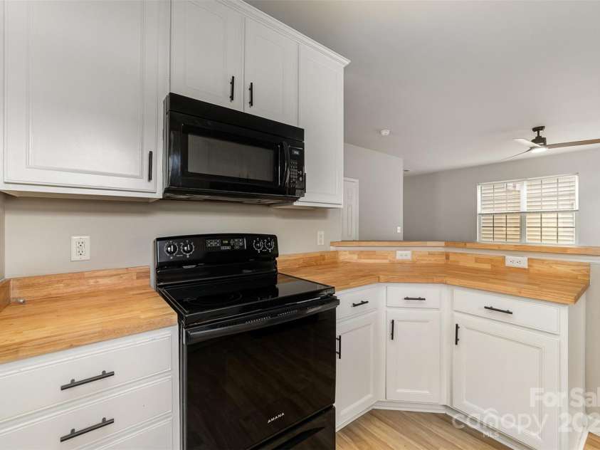 9630 Turning Wheel Drive, Charlotte, NC 28214.  MLS# CAR4266064, YatesRealty ID 21024. 