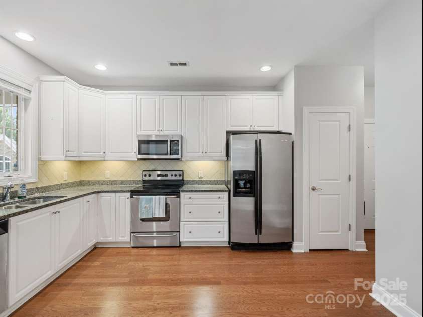10875 Casetta Drive, Matthews, NC 28105.  MLS# CAR4266003, YatesRealty ID 21025. 