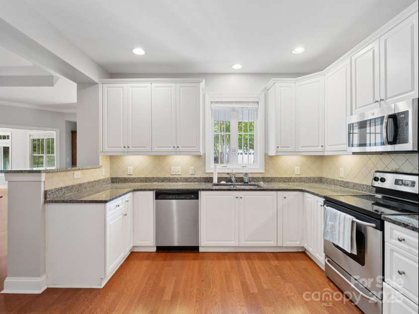 10875 Casetta Drive, Matthews, NC 28105.  MLS# CAR4266003, YatesRealty ID 21025. 
