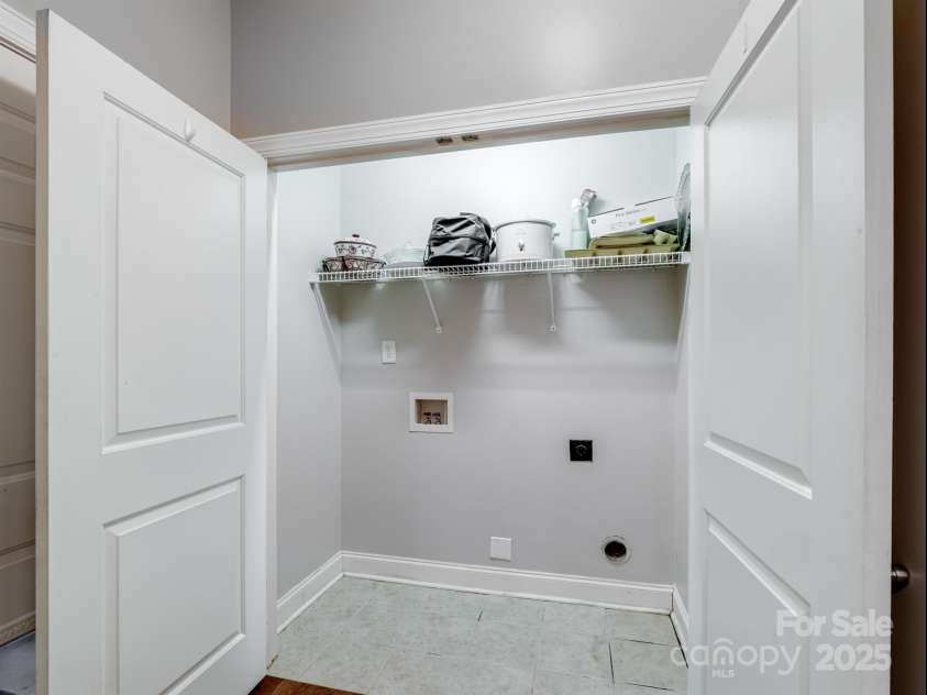 10875 Casetta Drive, Matthews, NC 28105.  MLS# CAR4266003, YatesRealty ID 21025. 