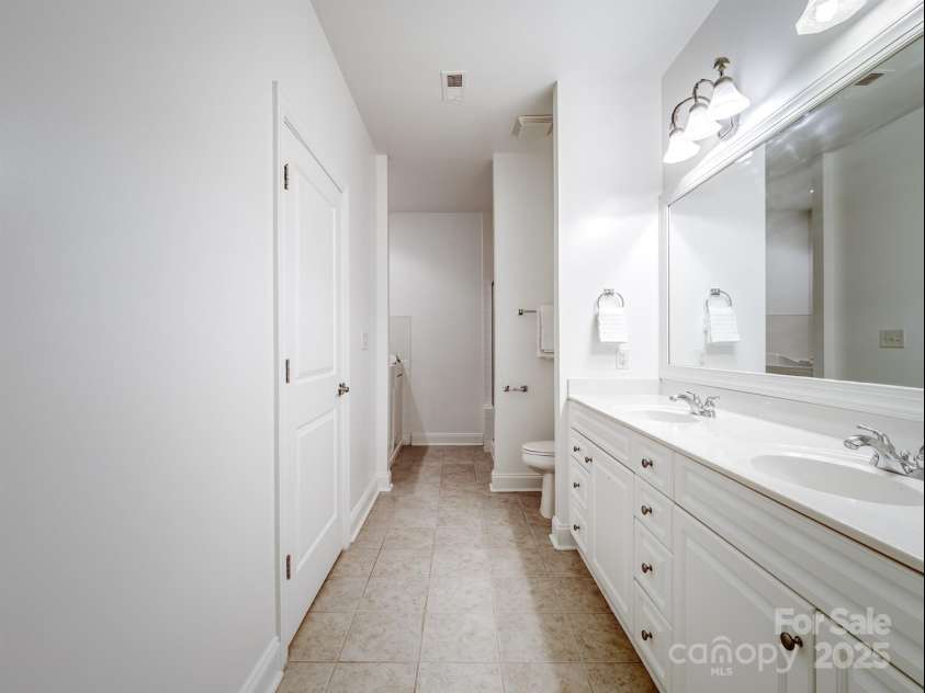 10875 Casetta Drive, Matthews, NC 28105.  MLS# CAR4266003, YatesRealty ID 21025. 