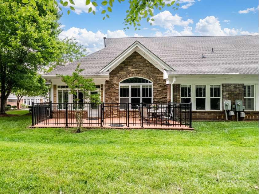 10875 Casetta Drive, Matthews, NC 28105.  MLS# CAR4266003, YatesRealty ID 21025. 