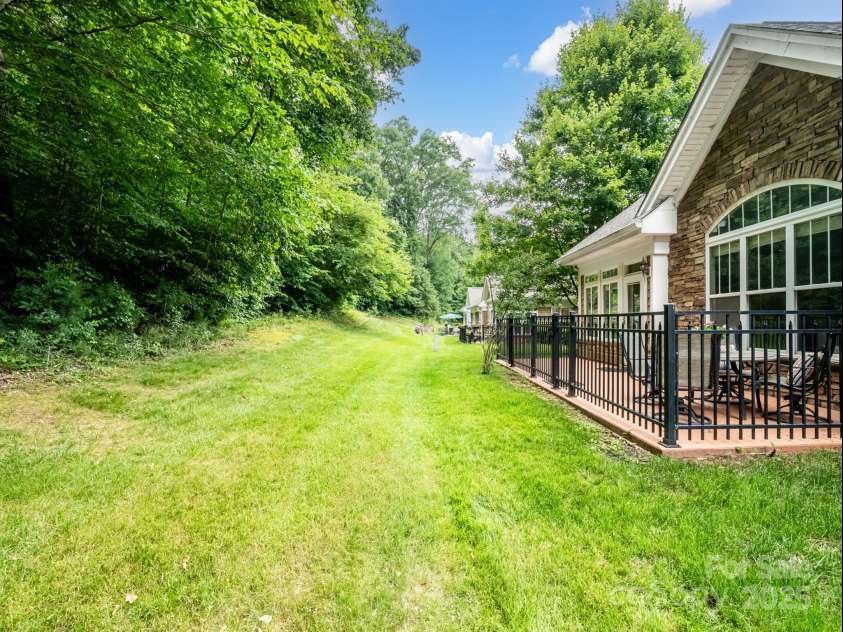 10875 Casetta Drive, Matthews, NC 28105.  MLS# CAR4266003, YatesRealty ID 21025. 