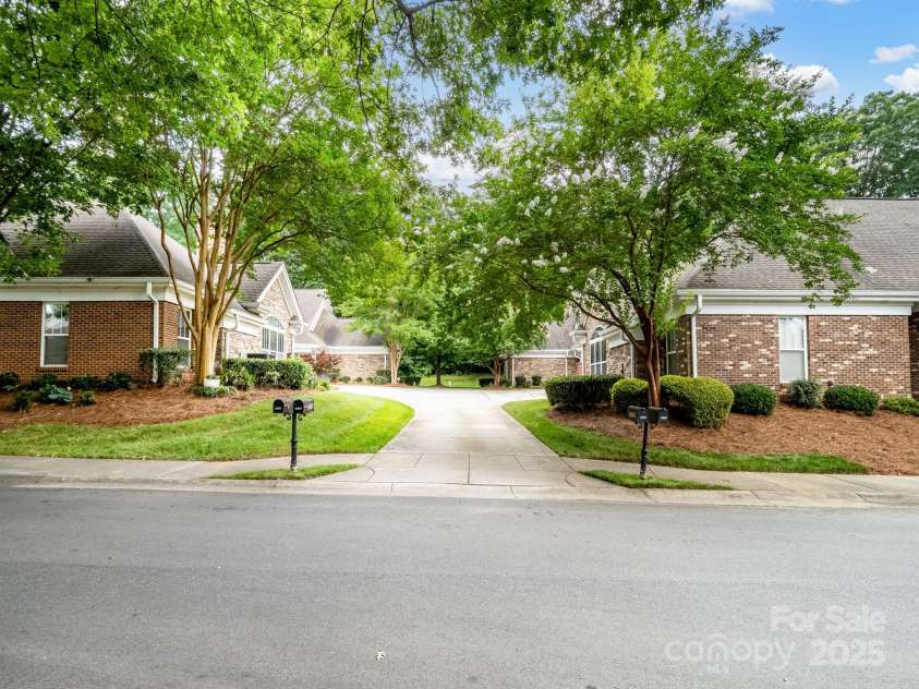 10875 Casetta Drive, Matthews, NC 28105.  MLS# CAR4266003, YatesRealty ID 21025. 