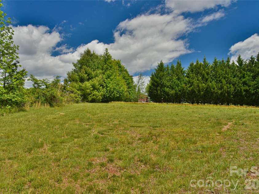 116 Kay Road, Flat Rock, NC 28731.  MLS# CAR4380251, YatesRealty ID 21025. 