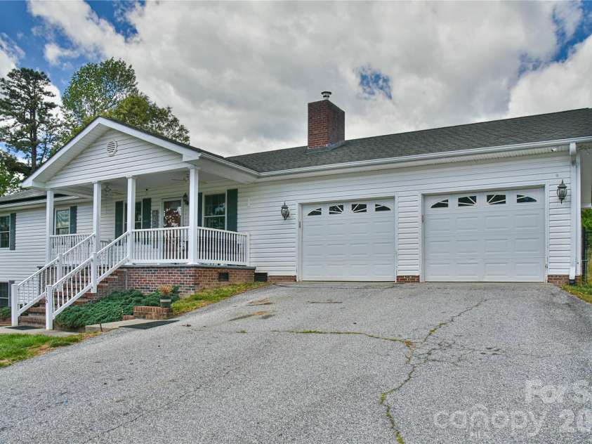 116 Kay Road, Flat Rock, NC 28731.  MLS# CAR4380251, YatesRealty ID 21025. 