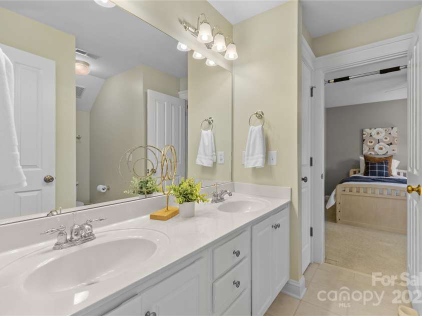 1336 Dobson Drive, Waxhaw, NC 28173.  MLS# CAR4267280, YatesRealty ID 21026. Bath 5 (Jack/Jill with bonus room)