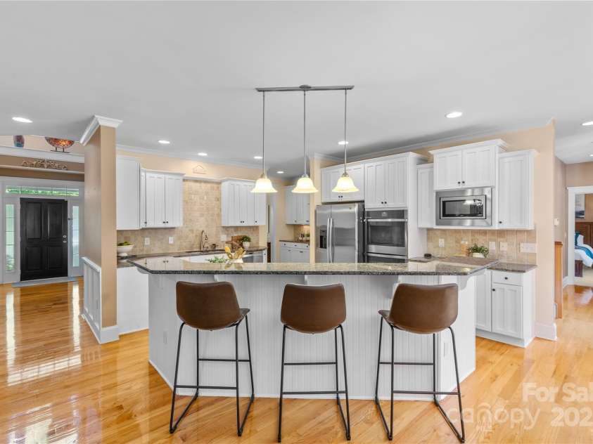 1336 Dobson Drive, Waxhaw, NC 28173.  MLS# CAR4267280, YatesRealty ID 21026. Gorgeous and large kitchen!