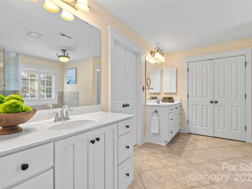 1336 Dobson Drive, Waxhaw, NC 28173.  MLS# CAR4267280, YatesRealty ID 21026. Primary bath