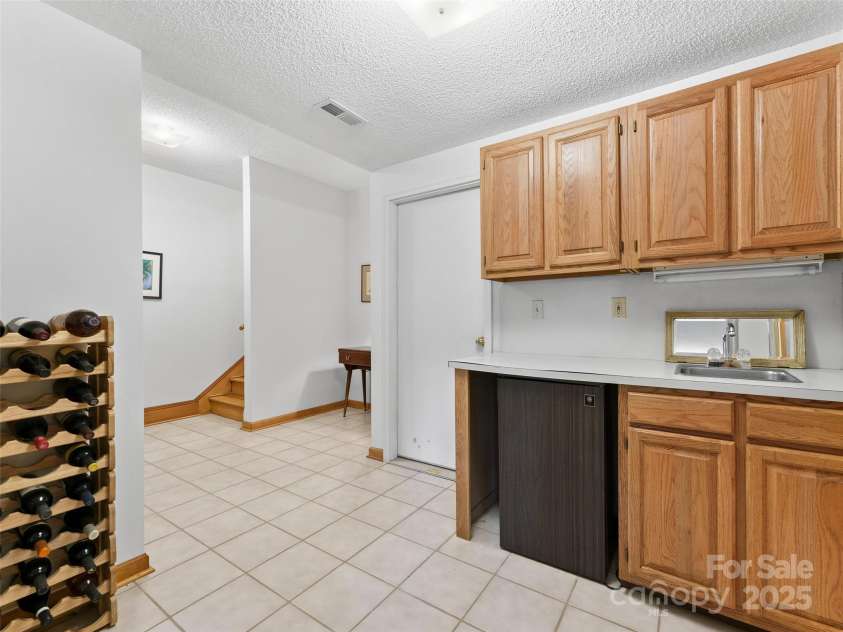 43 Hungryneck Hollow Lane, Saluda, NC 28773.  MLS# CAR4268230, YatesRealty ID 21027. Basement Foyer