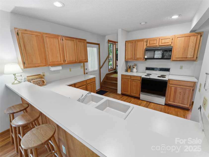 43 Hungryneck Hollow Lane, Saluda, NC 28773.  MLS# CAR4268230, YatesRealty ID 21027. Kitchen