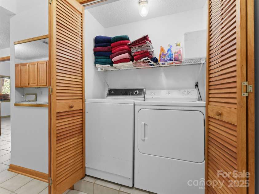 43 Hungryneck Hollow Lane, Saluda, NC 28773.  MLS# CAR4268230, YatesRealty ID 21027. Laundry closet