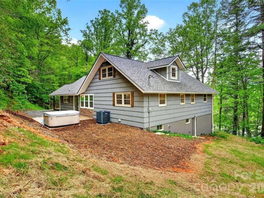 3781 226 Highway, Bakersville, NC 28705.  MLS# CAR4380281, YatesRealty ID 21028. 