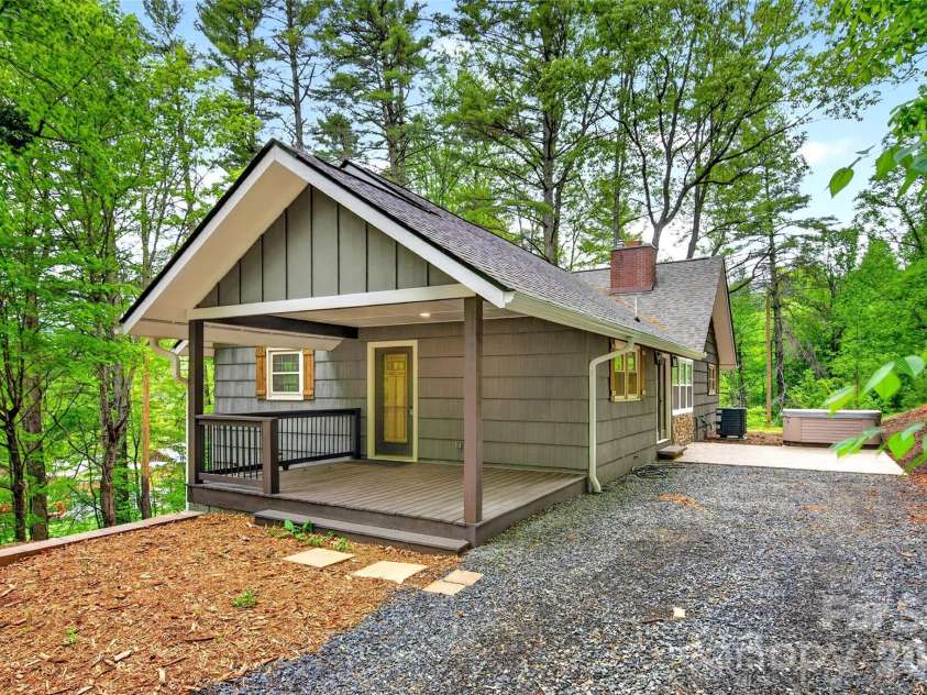 3781 226 Highway, Bakersville, NC 28705.  MLS# CAR4380281, YatesRealty ID 21028. 