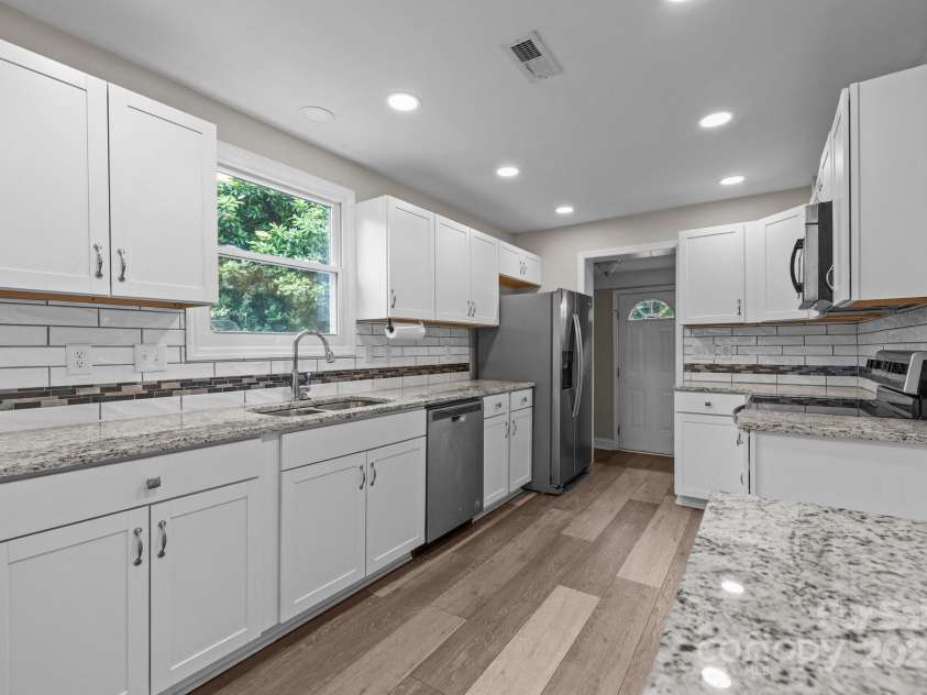 5008 Unaka Avenue, Charlotte, NC 28205.  MLS# CAR4266864, YatesRealty ID 21028. 