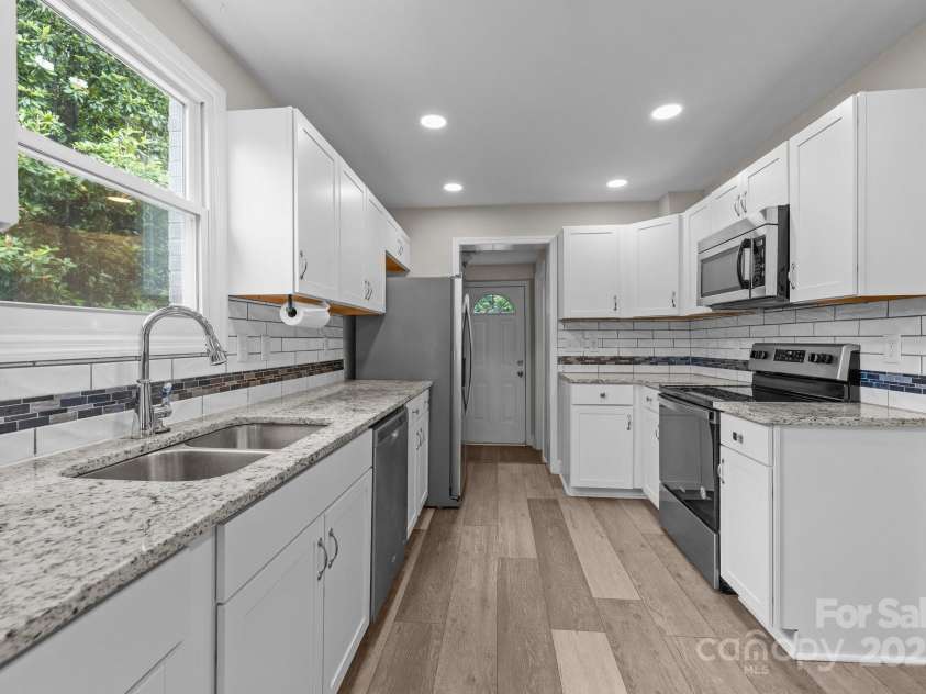 5008 Unaka Avenue, Charlotte, NC 28205.  MLS# CAR4266864, YatesRealty ID 21028. 