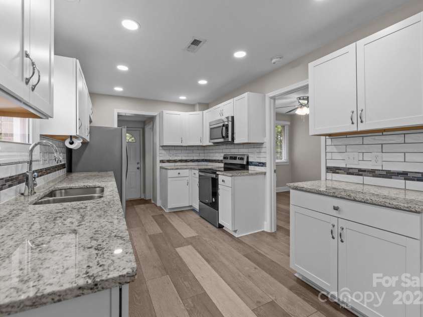 5008 Unaka Avenue, Charlotte, NC 28205.  MLS# CAR4266864, YatesRealty ID 21028. 