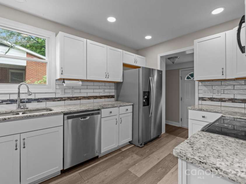 5008 Unaka Avenue, Charlotte, NC 28205.  MLS# CAR4266864, YatesRealty ID 21028. 