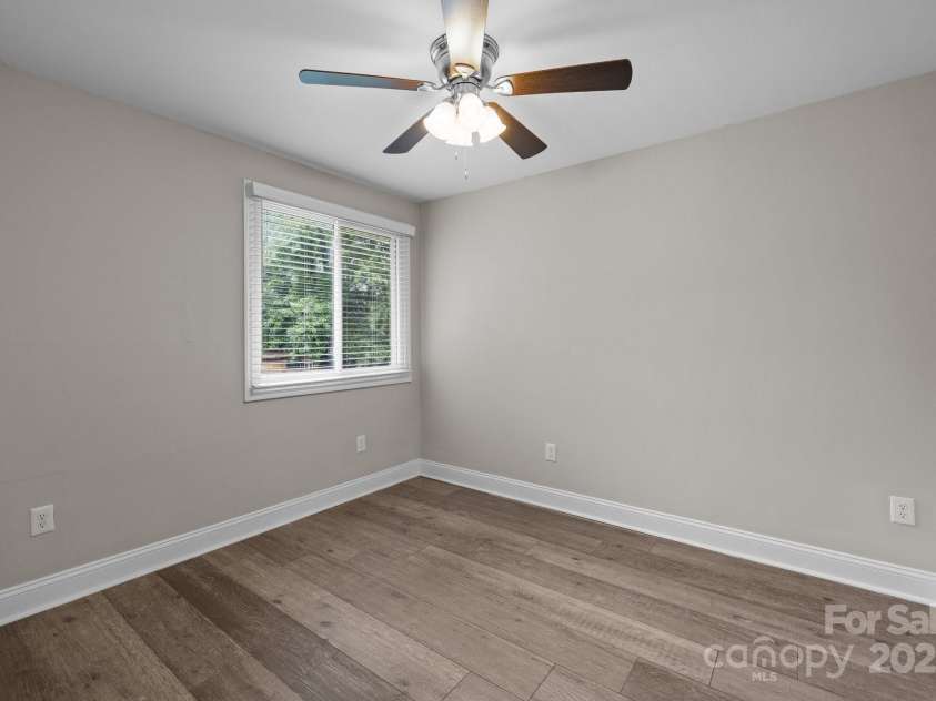 5008 Unaka Avenue, Charlotte, NC 28205.  MLS# CAR4266864, YatesRealty ID 21028. 