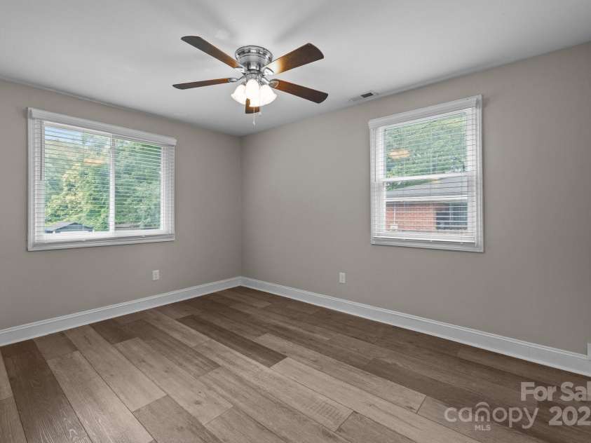 5008 Unaka Avenue, Charlotte, NC 28205.  MLS# CAR4266864, YatesRealty ID 21028. 