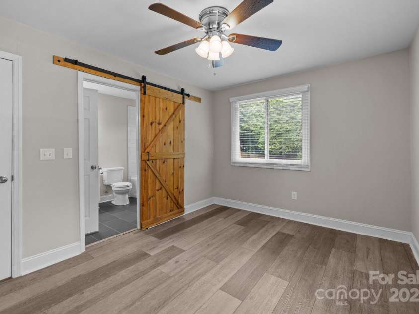 5008 Unaka Avenue, Charlotte, NC 28205.  MLS# CAR4266864, YatesRealty ID 21028. 