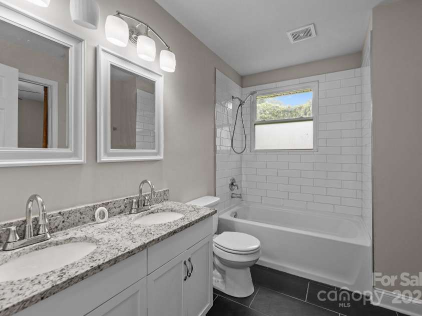 5008 Unaka Avenue, Charlotte, NC 28205.  MLS# CAR4266864, YatesRealty ID 21028. 