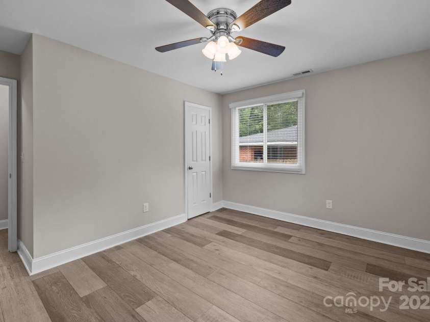5008 Unaka Avenue, Charlotte, NC 28205.  MLS# CAR4266864, YatesRealty ID 21028. 