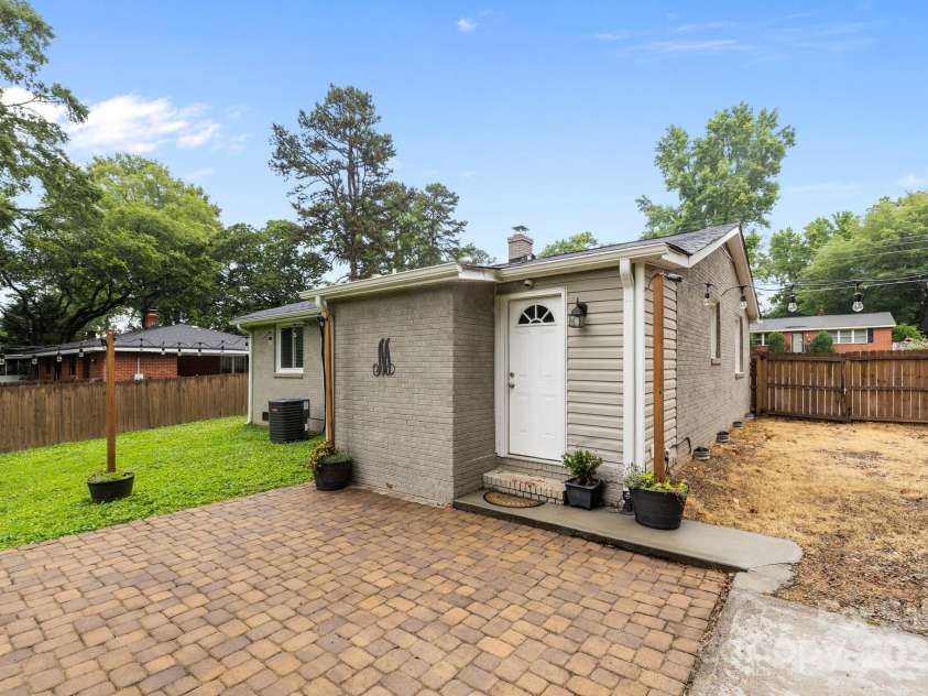 5008 Unaka Avenue, Charlotte, NC 28205.  MLS# CAR4266864, YatesRealty ID 21028. 